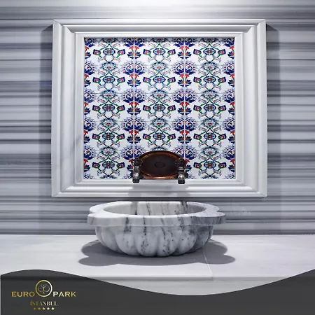 Euro Park מלון 5*